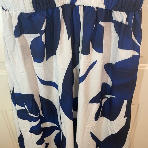 SHEIN EUC Blue & White Maxi Dress, Open Midriff, Sexy, Super stretchy! Size 12 - Picture 5 of 12